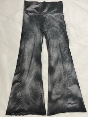 T-Party Black Mineral Wash High Rise Flare Leggings Yoga Pants Black Gray EUC